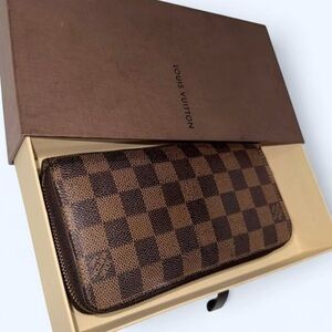 ❌ SOLD ❌ Louis Vuitton Damier Ebene Zippie Wallet